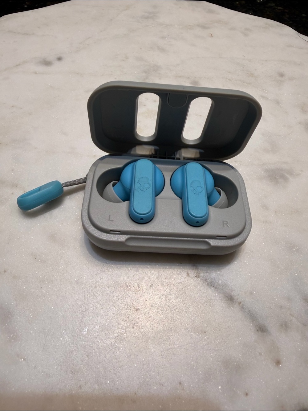 Skull-candy True Wireless Earbuds in Blue with Charging Case
